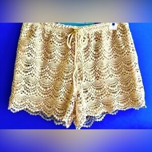 What’s Hot Cream Beige Ecru Crochet Scallop Pattern Lined Shorts Tap Pants Large